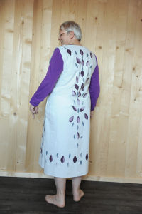 Stoffdruck, Kleid auberginefarben und grauen Tropfen, Erstellt 2013